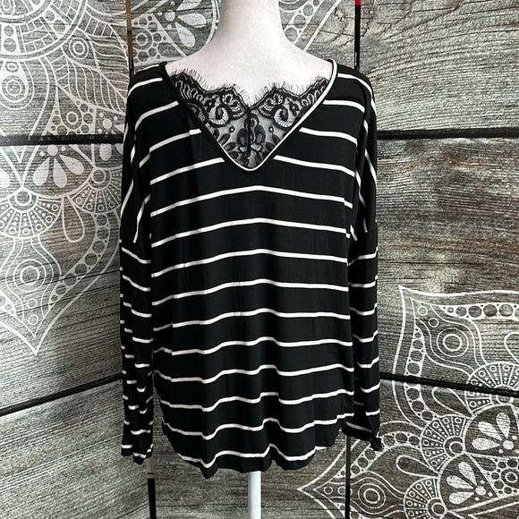 Lace Out Top - Picture 2 of 2